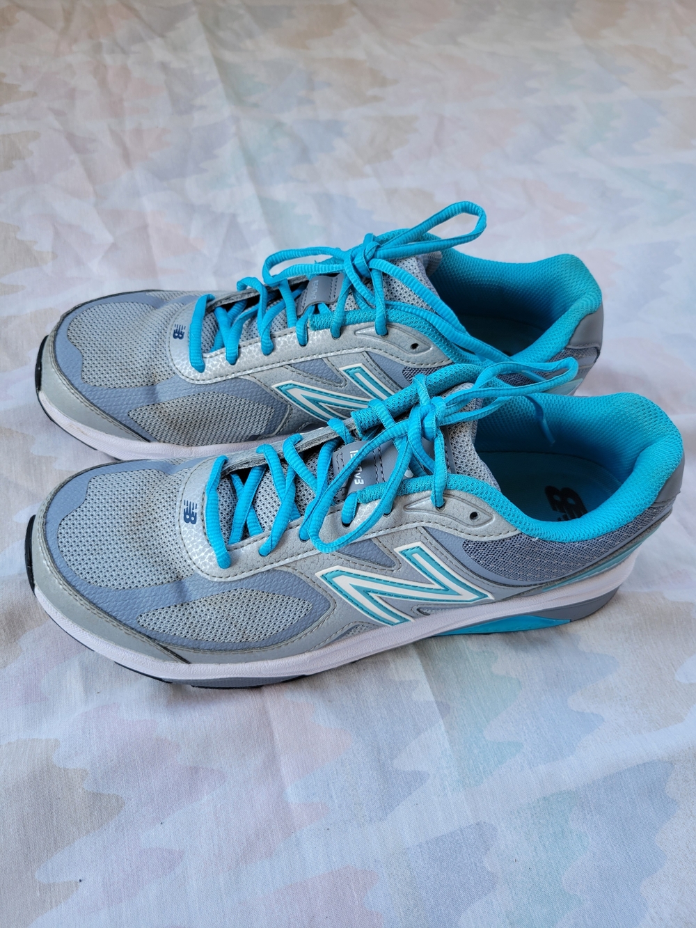 New Balance Women's Gray and Teal Athletic Sneakers